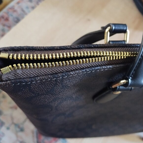 COACH Gallery Tote Bag In Signature Canvas - Picture 11 of 11